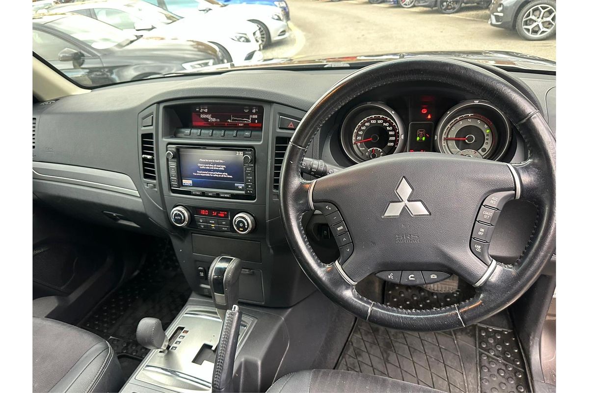2014 Mitsubishi Pajero VR-X NW