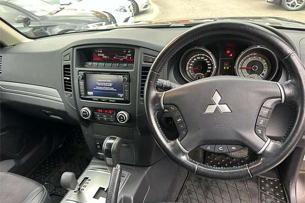 2014 Mitsubishi Pajero VR-X NW