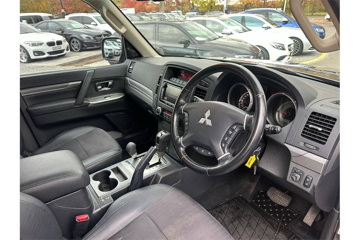 2014 Mitsubishi Pajero VR-X NW