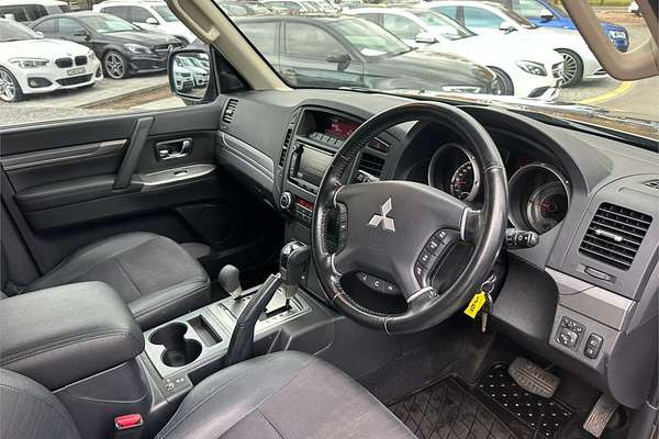 2014 Mitsubishi Pajero VR-X NW