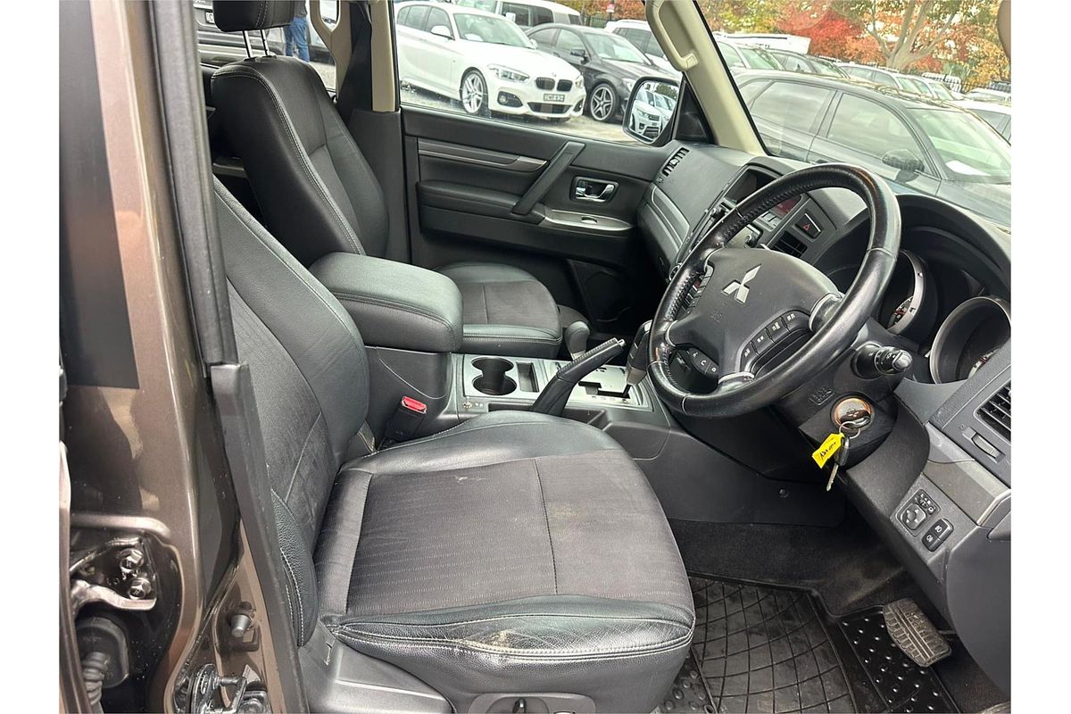 2014 Mitsubishi Pajero VR-X NW