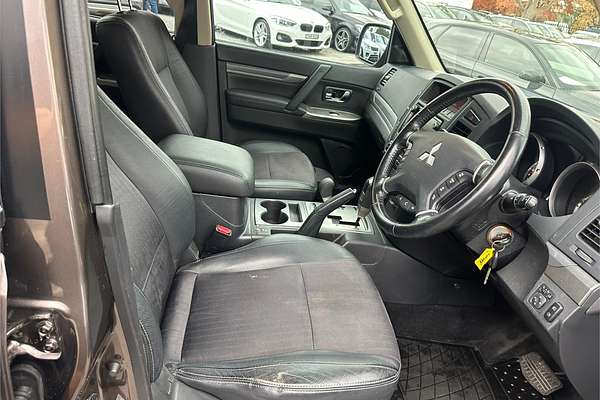 2014 Mitsubishi Pajero VR-X NW