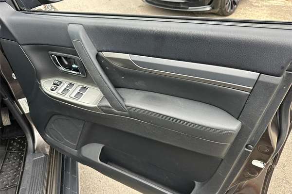 2014 Mitsubishi Pajero VR-X NW
