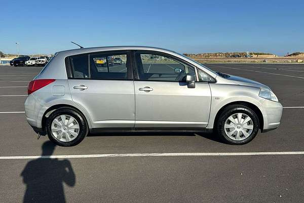2009 Nissan Tiida ST C11