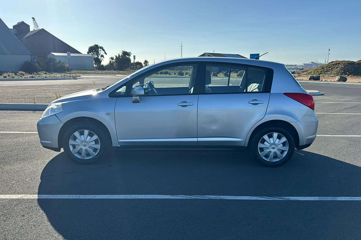 2009 Nissan Tiida ST C11