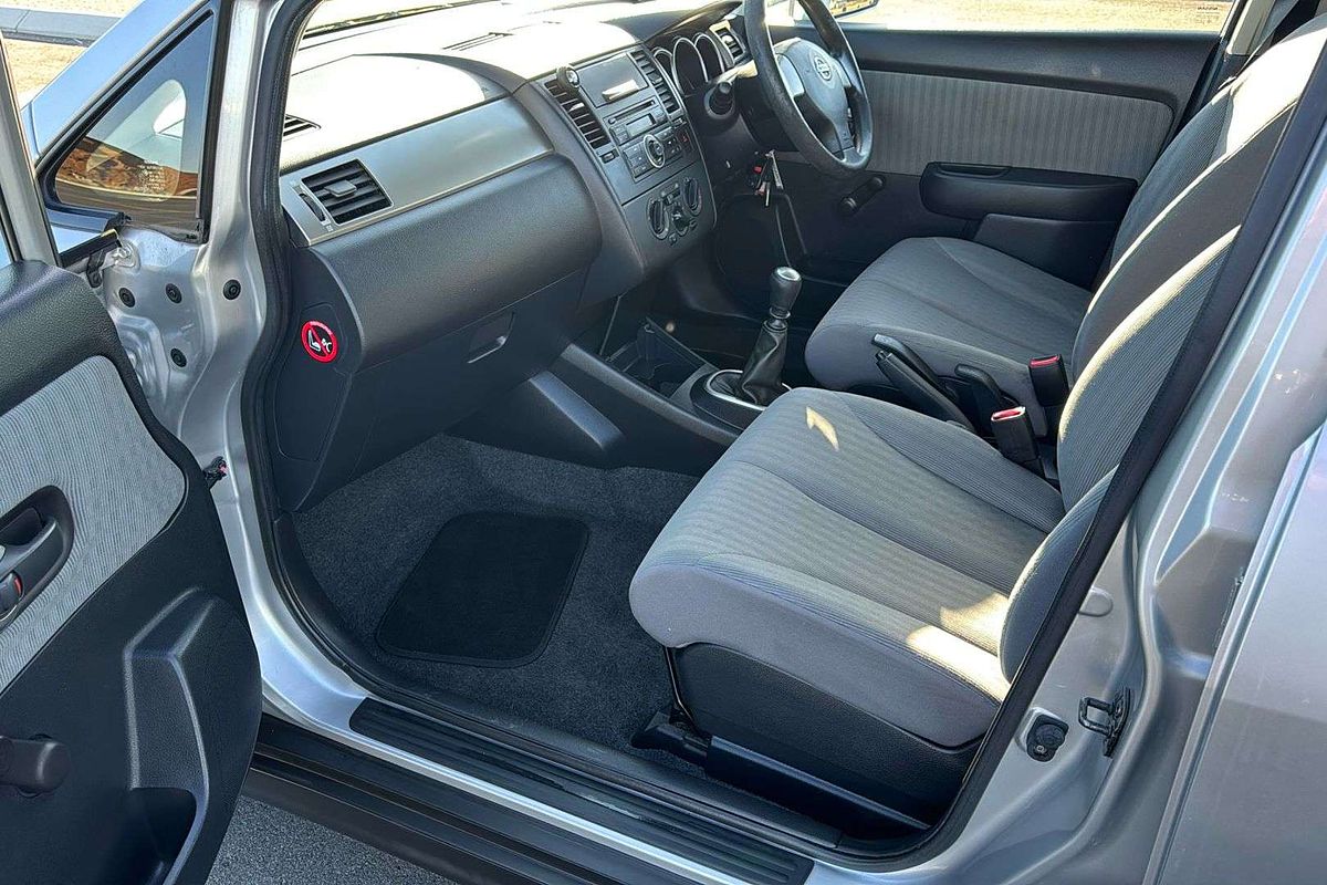 2009 Nissan Tiida ST C11