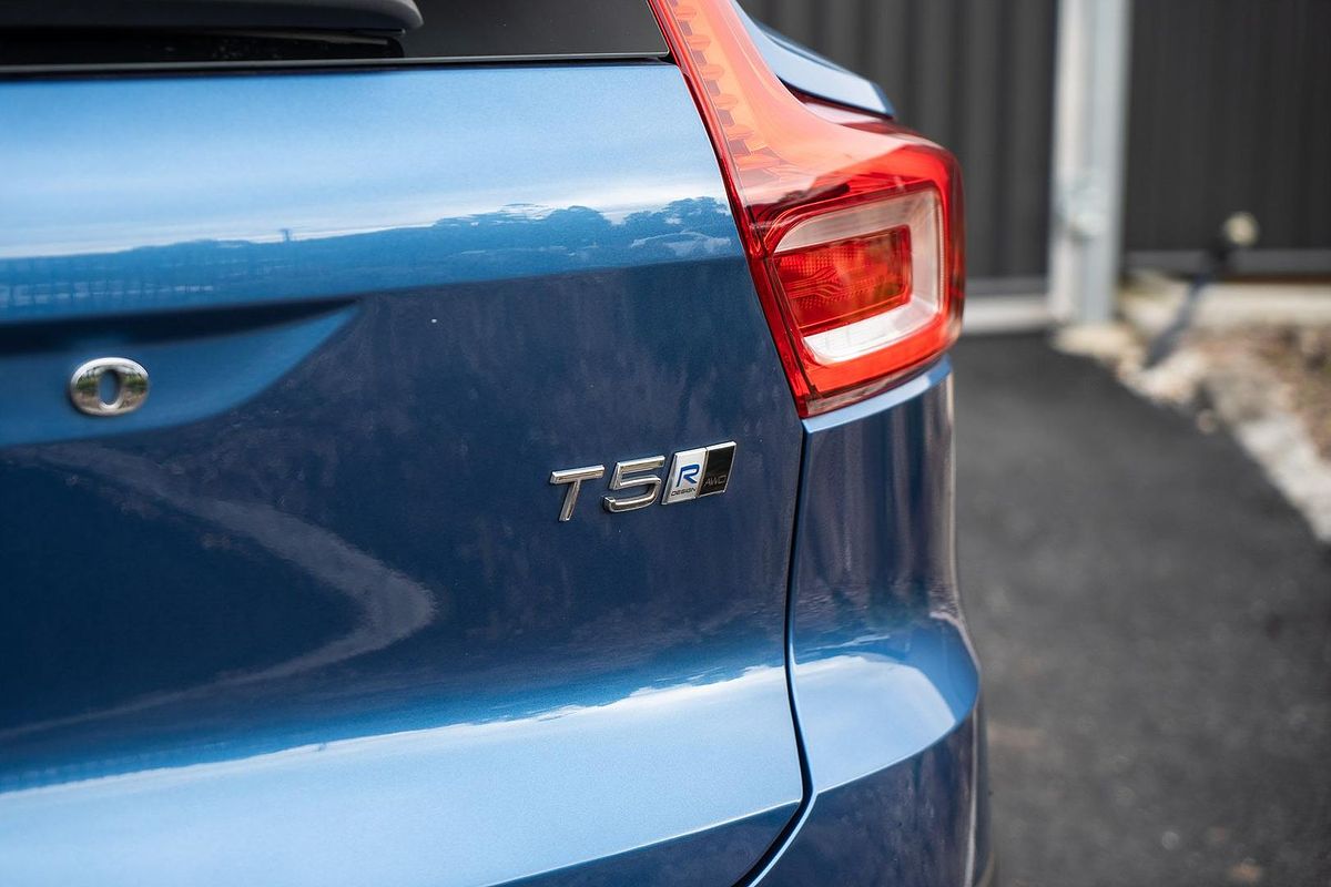 2020 Volvo XC40 T5 R-Design