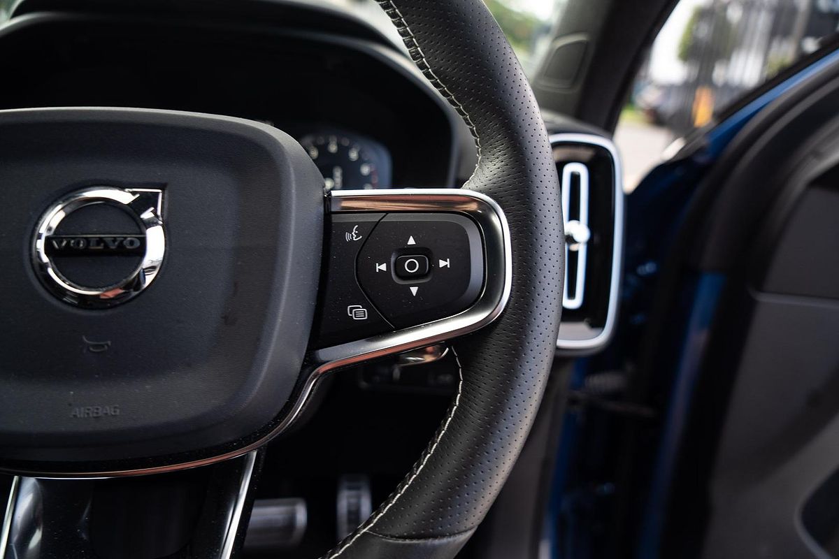 2020 Volvo XC40 T5 R-Design
