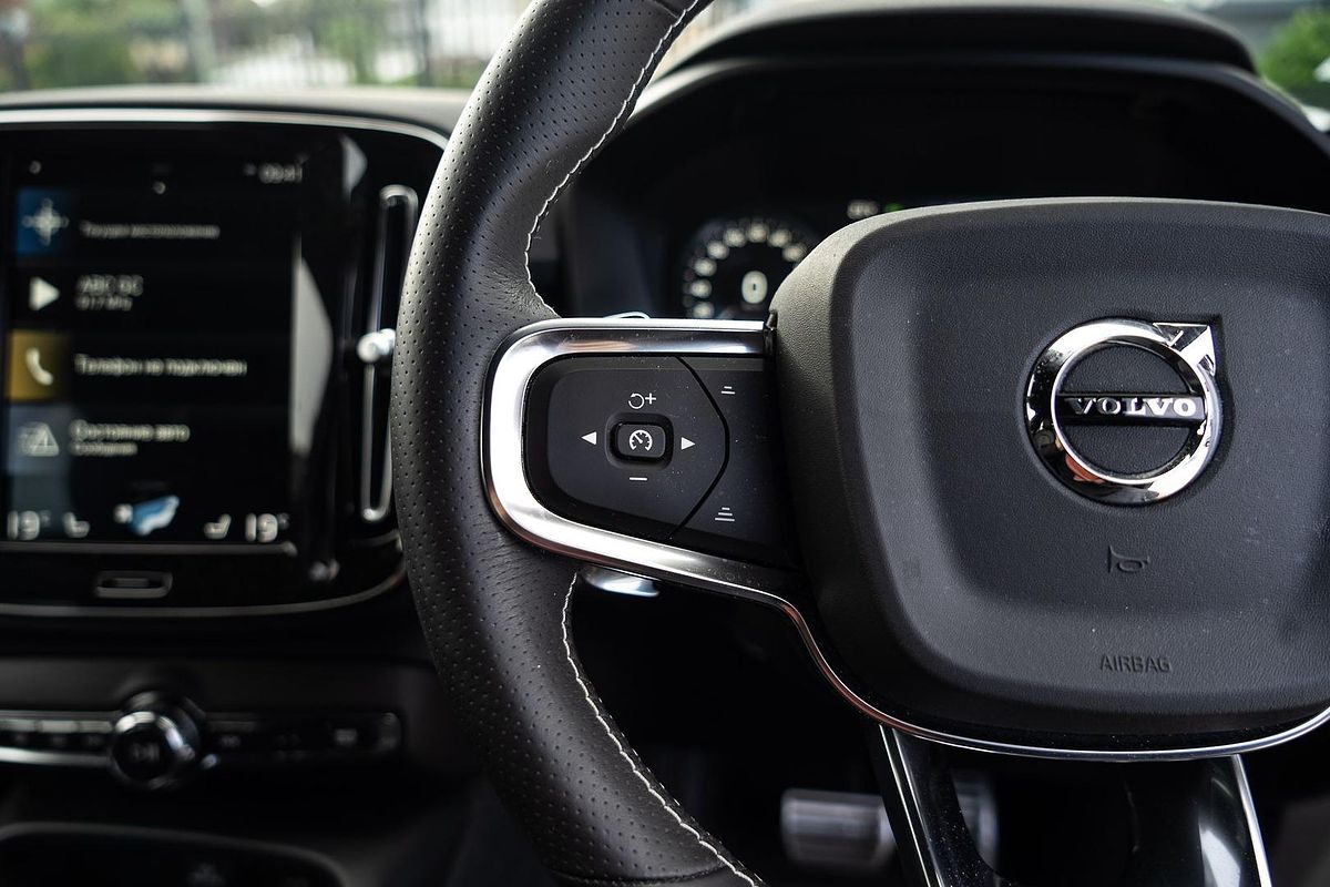 2020 Volvo XC40 T5 R-Design