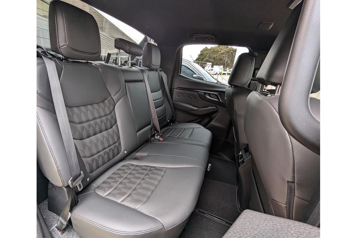 2025 Isuzu D-MAX BLADE 4X4