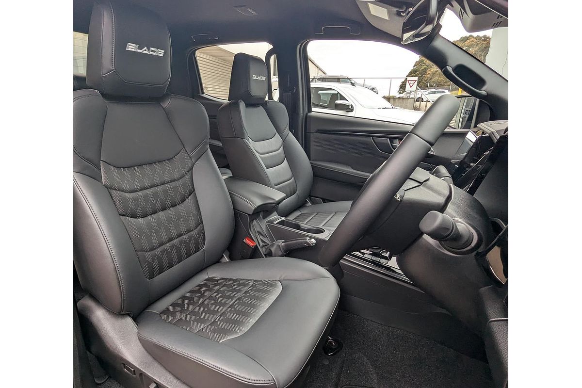 2025 Isuzu D-MAX BLADE 4X4