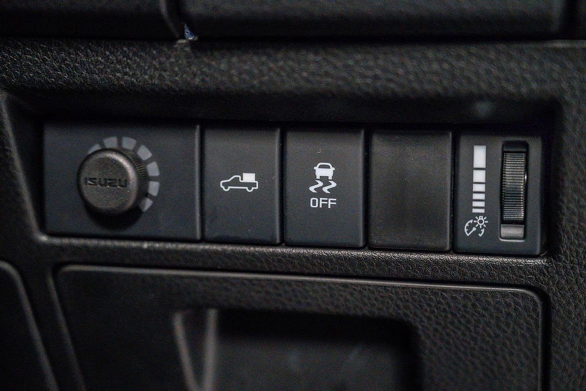 2025 Isuzu D-MAX X-TERRAIN 4X4