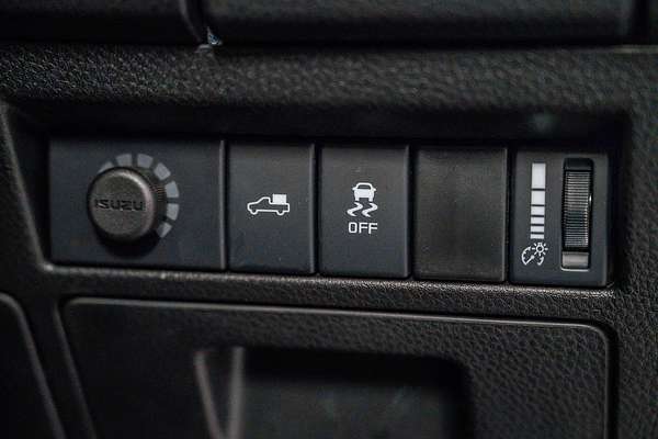 2025 Isuzu D-MAX X-TERRAIN 4X4
