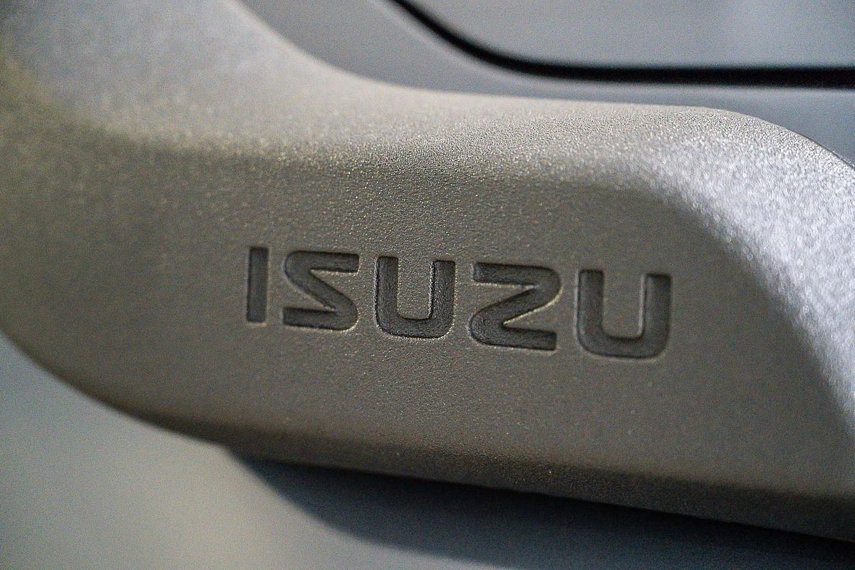 2025 Isuzu D-MAX X-TERRAIN 4X4