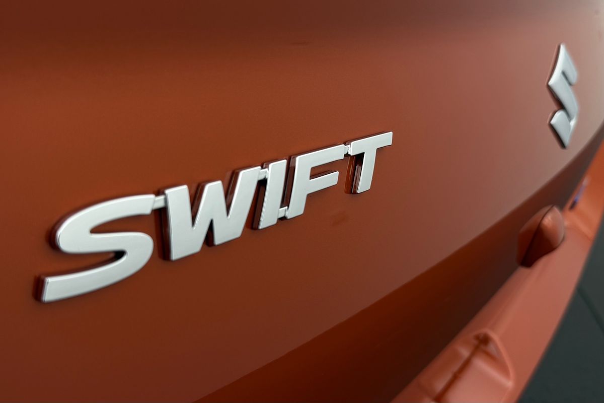 2025 Suzuki Swift Hybrid GLX UZ