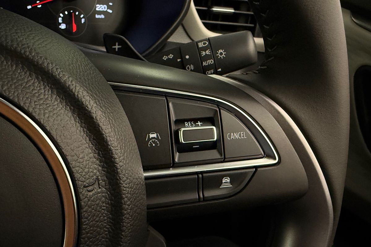 2025 Suzuki Swift Hybrid GLX UZ