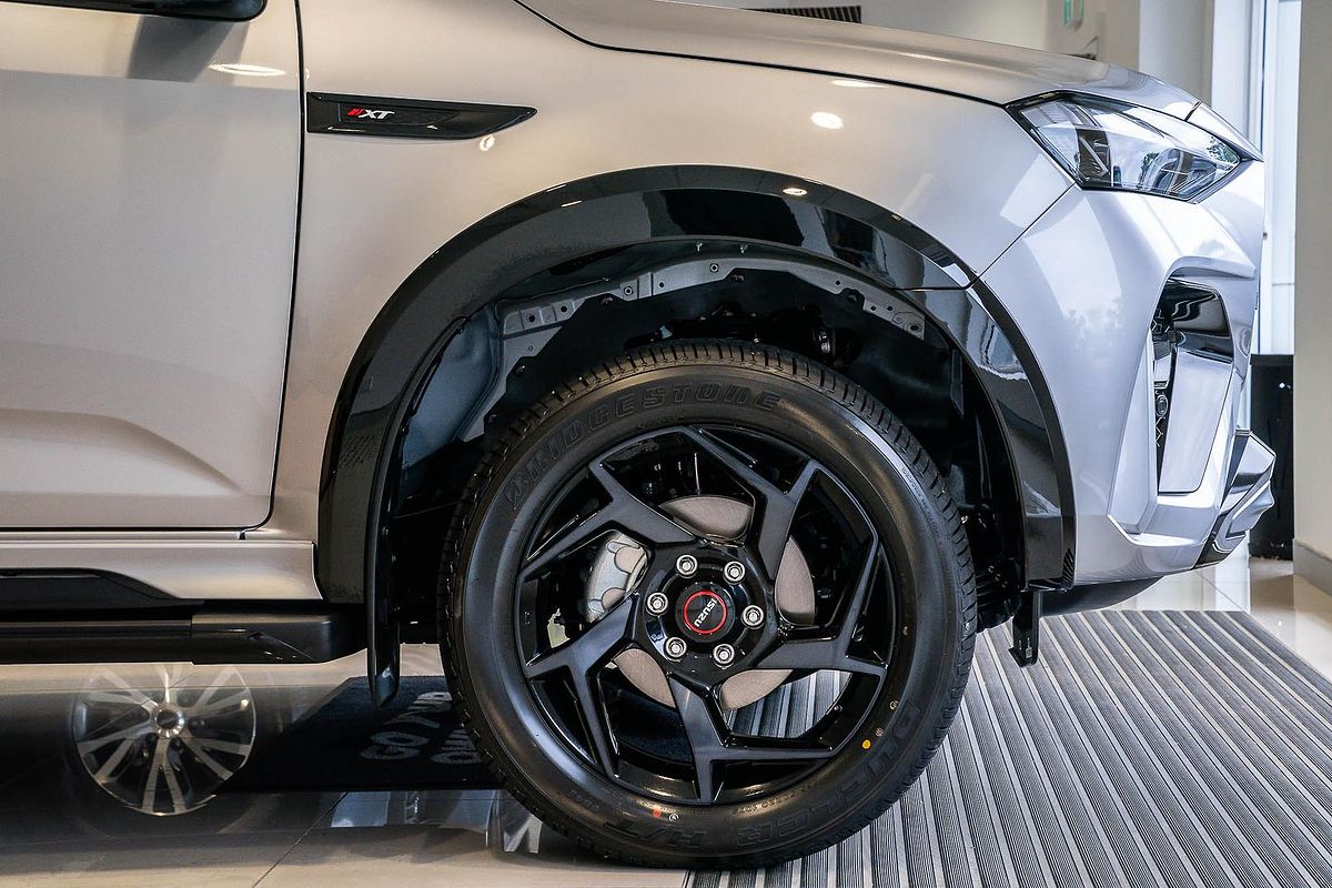 2025 Isuzu MU-X X-TERRAIN