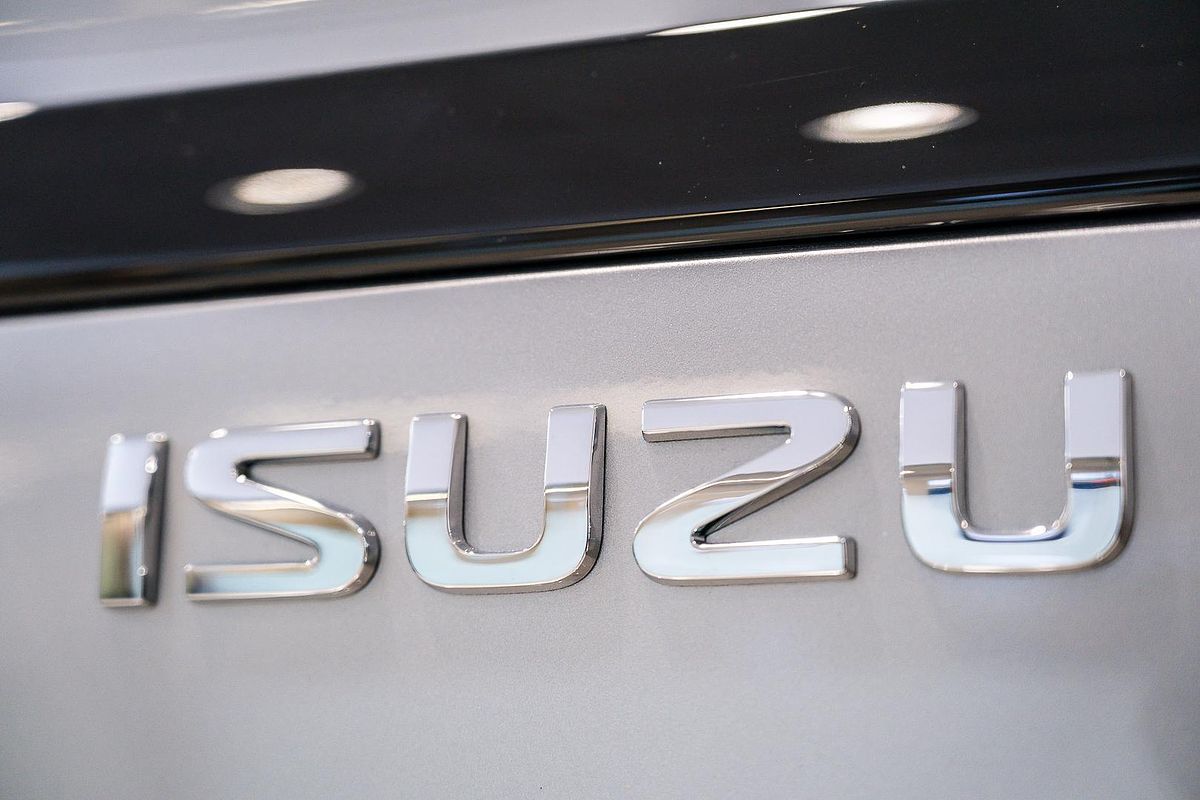 2025 Isuzu MU-X X-TERRAIN