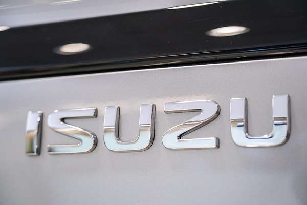 2025 Isuzu MU-X X-TERRAIN
