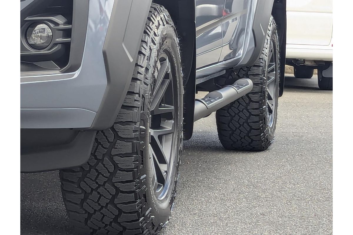 2025 Isuzu D-MAX BLADE 4X4
