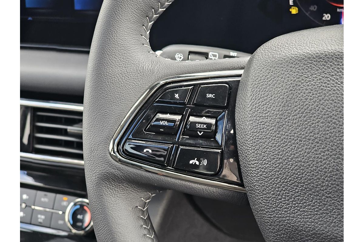 2025 Mahindra XUV700 AX7L