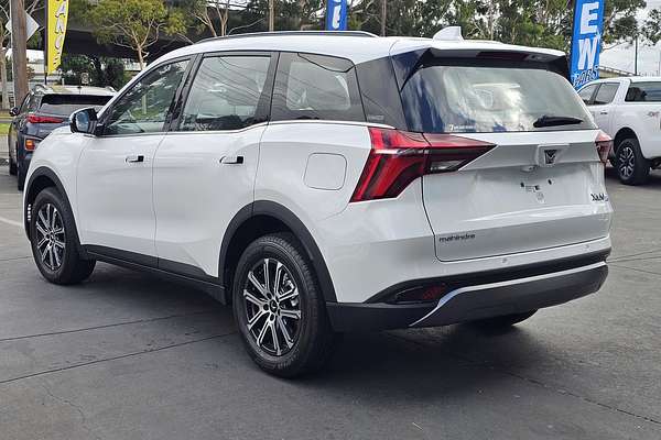 2025 Mahindra XUV700 AX7L