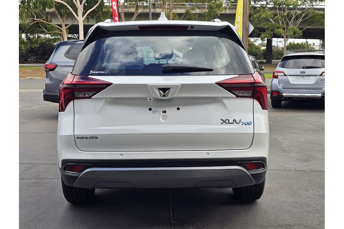 2025 Mahindra XUV700 AX7L