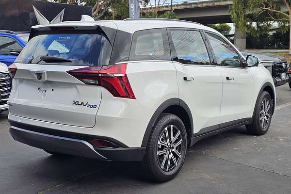 2025 Mahindra XUV700 AX7L