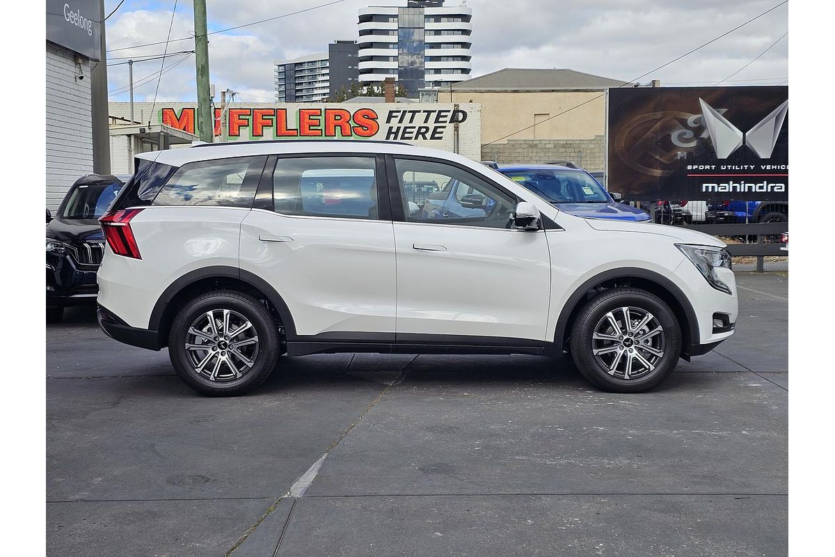 2025 Mahindra XUV700 AX7L