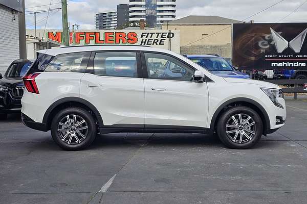2025 Mahindra XUV700 AX7L