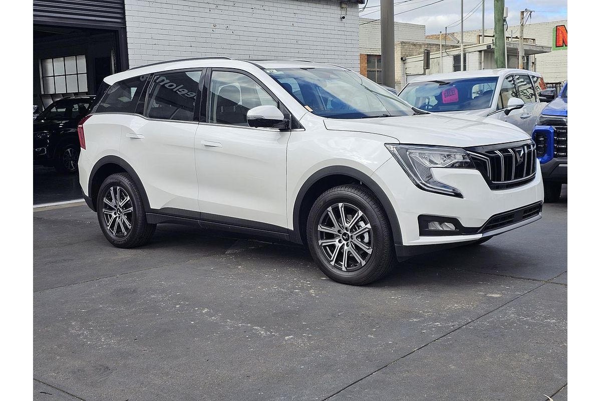 2025 Mahindra XUV700 AX7L