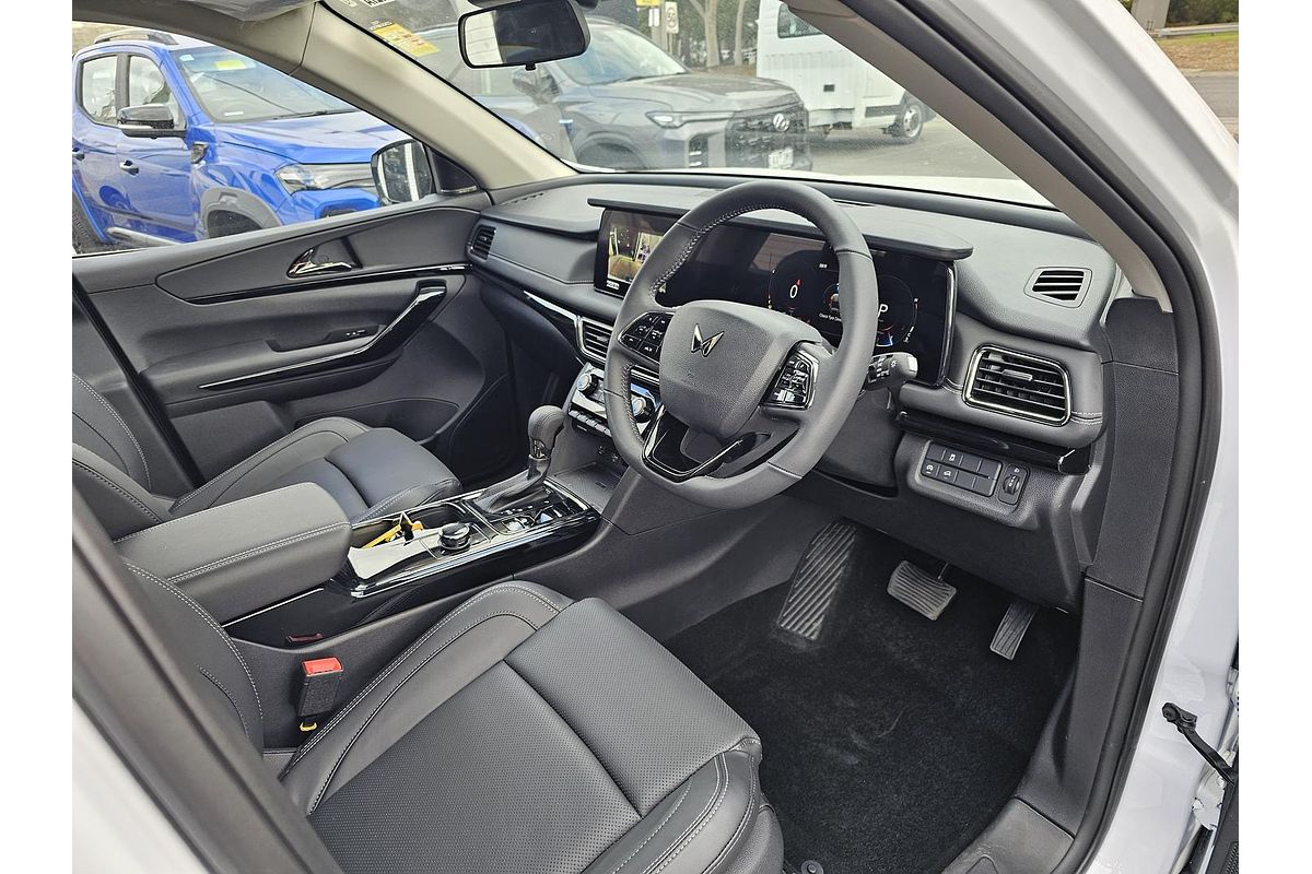 2025 Mahindra XUV700 AX7L