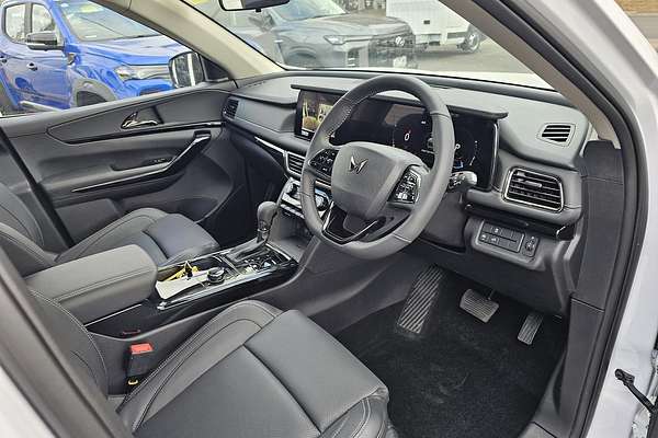 2025 Mahindra XUV700 AX7L