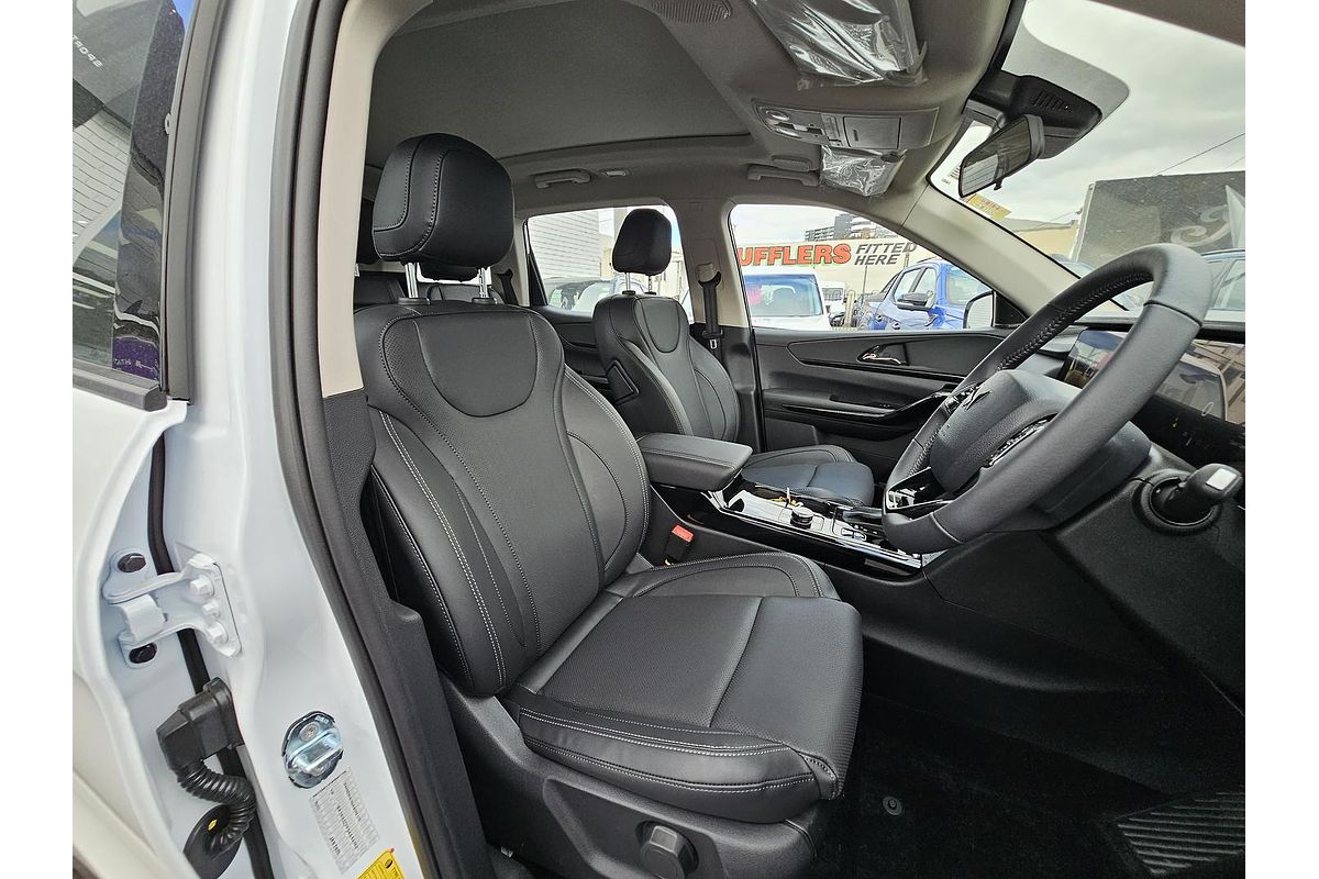 2025 Mahindra XUV700 AX7L