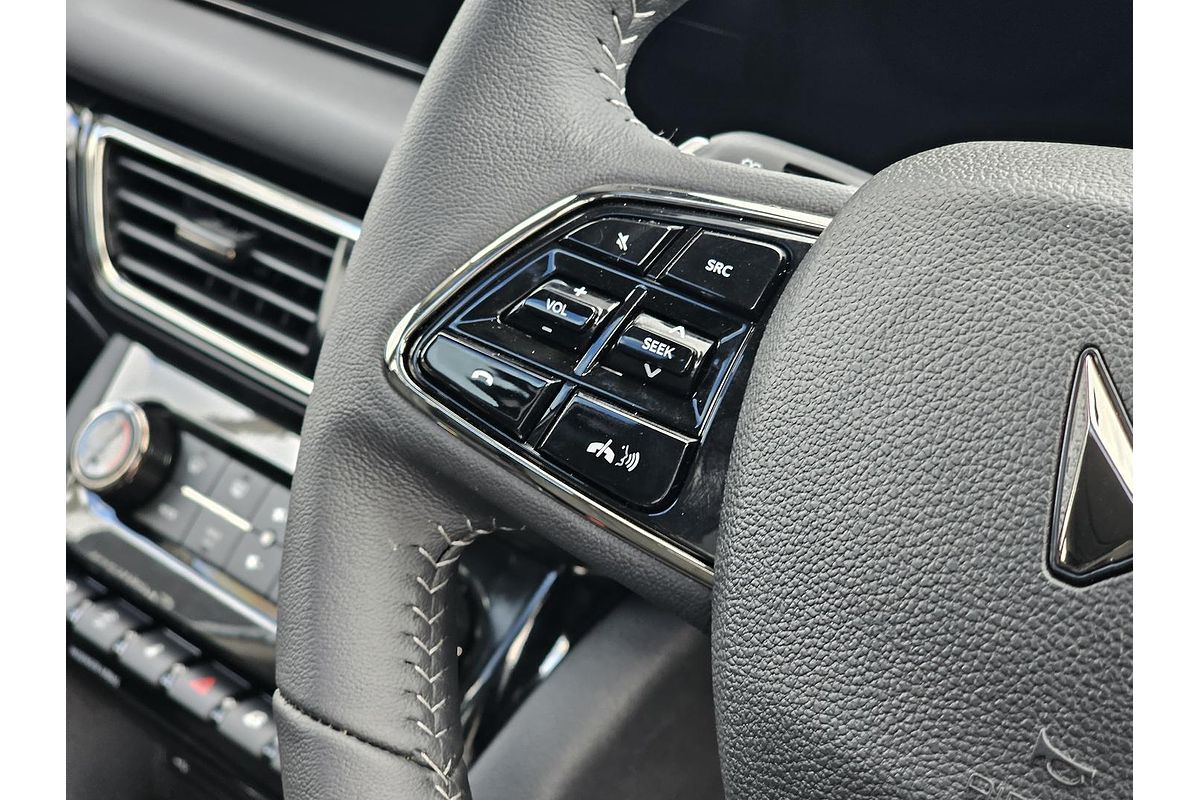 2025 Mahindra XUV700 AX7L