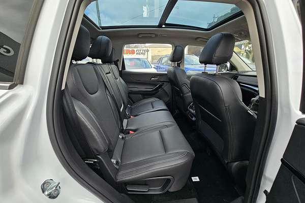 2025 Mahindra XUV700 AX7L