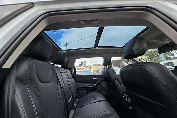 2025 Mahindra XUV700 AX7L
