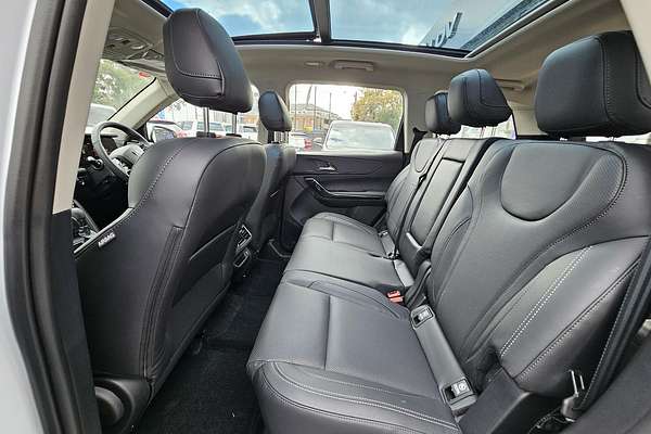 2025 Mahindra XUV700 AX7L