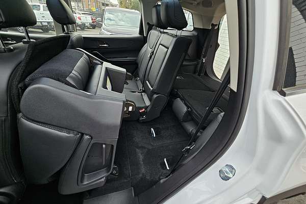 2025 Mahindra XUV700 AX7L