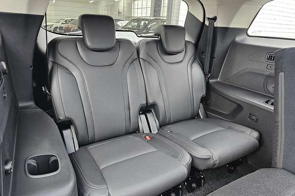 2025 Mahindra XUV700 AX7L
