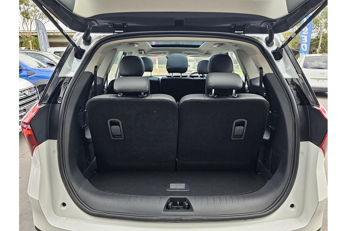 2025 Mahindra XUV700 AX7L