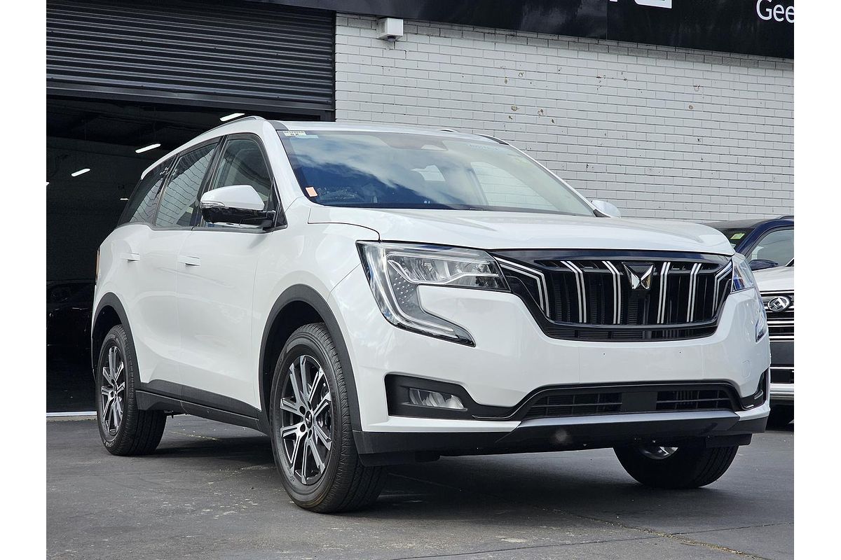 2025 Mahindra XUV700 AX7L