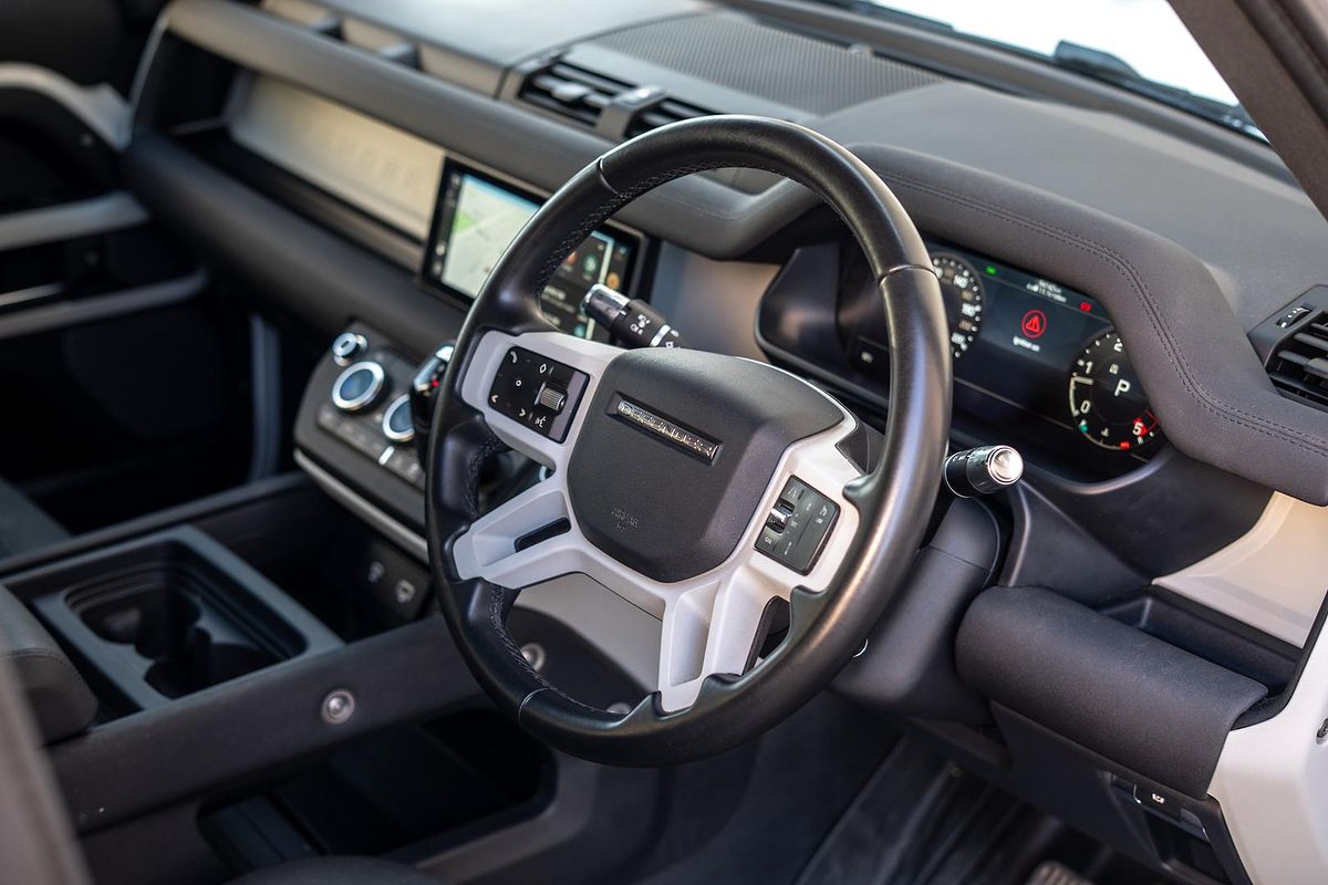 2020 Land Rover Defender 110 D300 SE L663