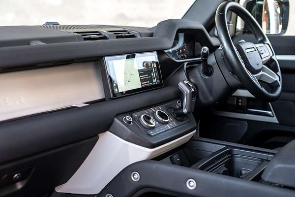 2020 Land Rover Defender 110 D300 SE L663