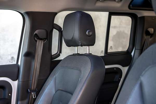 2020 Land Rover Defender 110 D300 SE L663