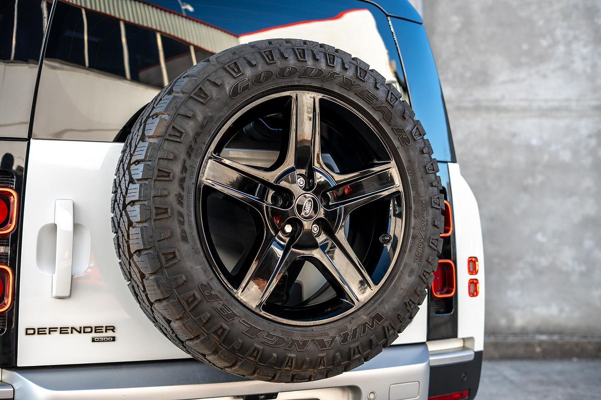 2020 Land Rover Defender 110 D300 SE L663