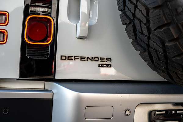 2020 Land Rover Defender 110 D300 SE L663