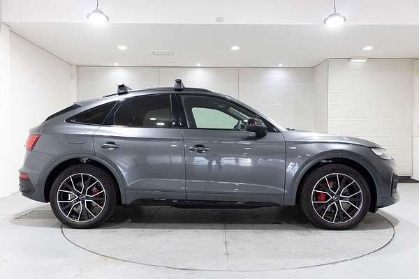 2024 Audi Q5 55 TFSI e S line FY
