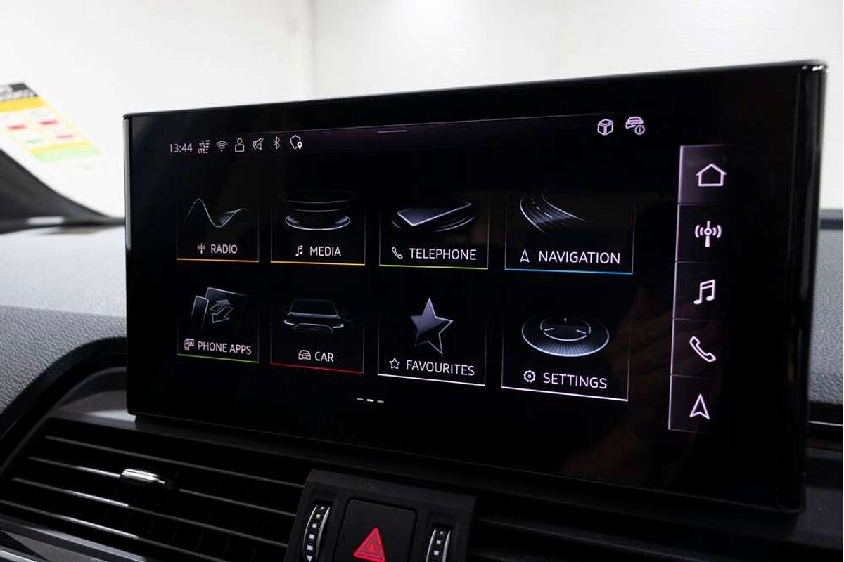 2024 Audi Q5 55 TFSI e S line FY