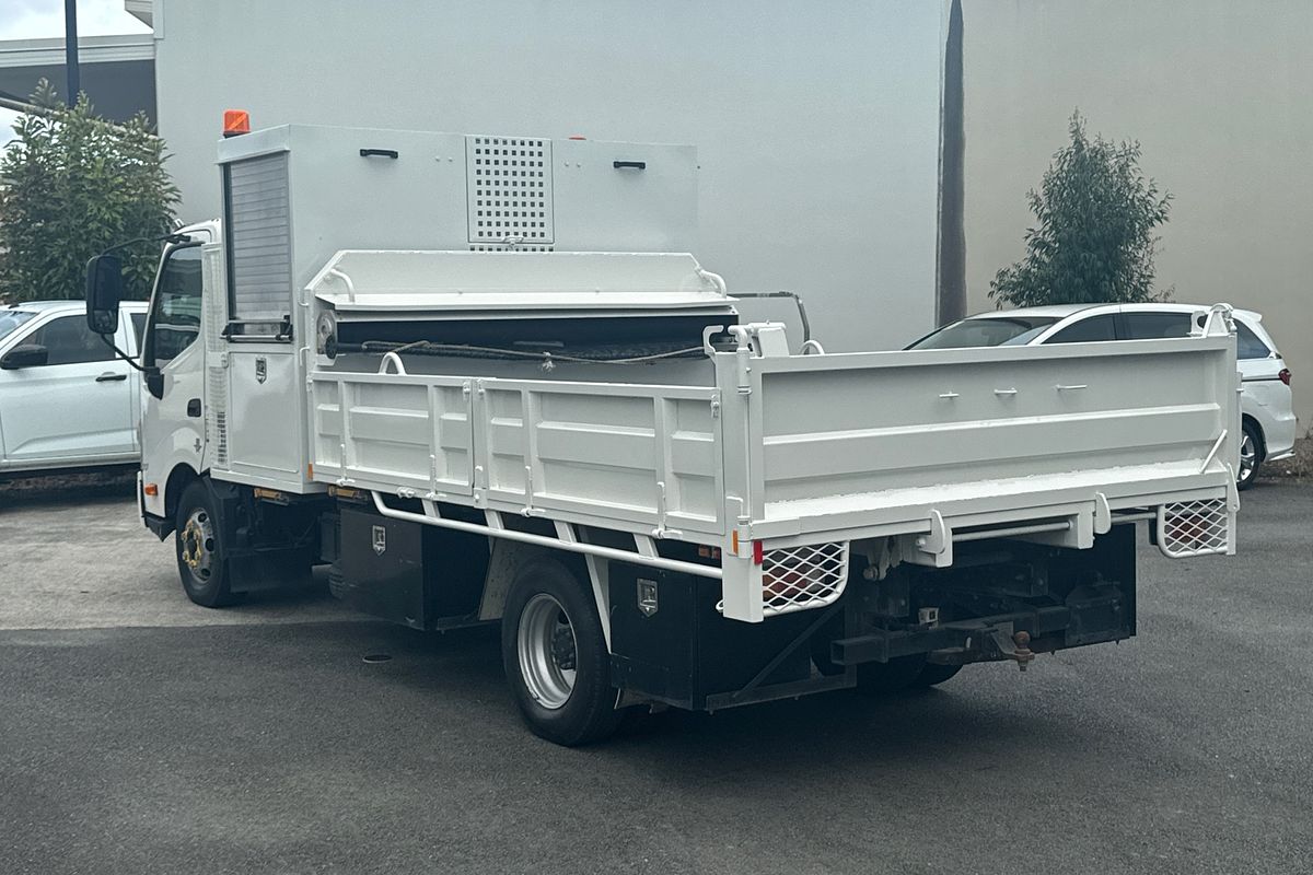 2015 Hino 300 Series 717